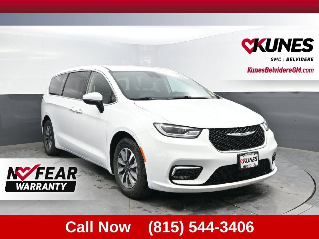 Used 2023 Chrysler Pacifica Touring-L FWD image 1