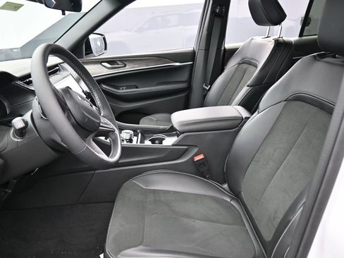 New 2026 Jeep Grand Cherokee Laredo image 10