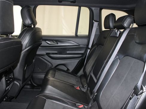 Used 2024 Jeep Grand Cherokee Altitude AWD/4WD image 21