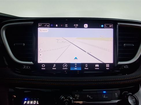 Used 2023 Chrysler Pacifica Pinnacle FWD image 17
