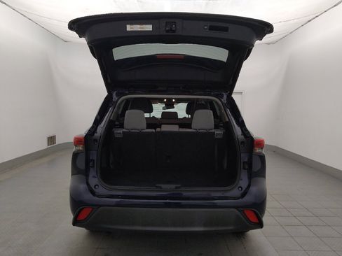 Used 2021 Toyota Highlander LE FWD image 29