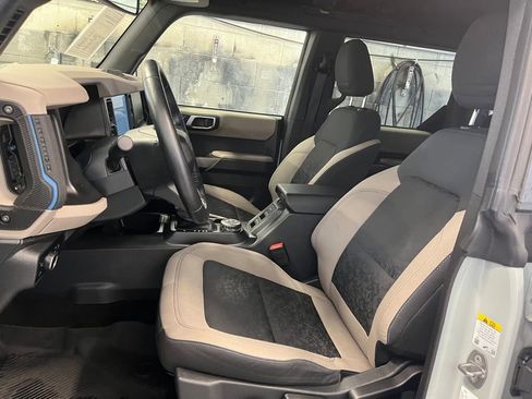 Used 2023 Ford Bronco Wildtrak image 13