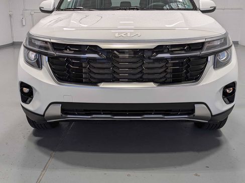 Certified 2024 Kia Seltos EX AWD/4WD image 2