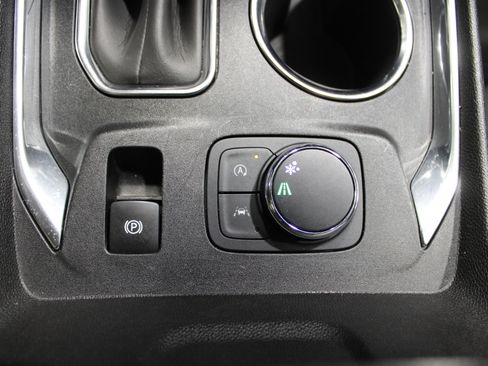 Used 2023 Chevrolet Traverse LT image 23