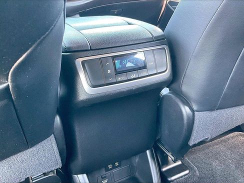 Used 2019 Toyota Highlander XLE image 34