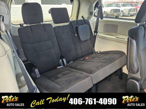 Used 2019 Dodge Grand Caravan SE w/ UConnect Hands-Free Group image 13