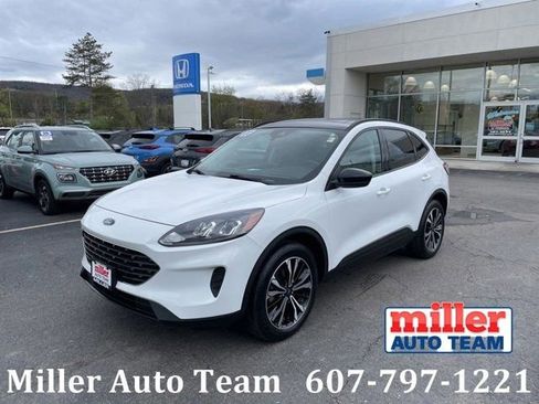 Used 2022 Ford Escape SE w/ SE Sport Appearance Package AWD/4WD image 1