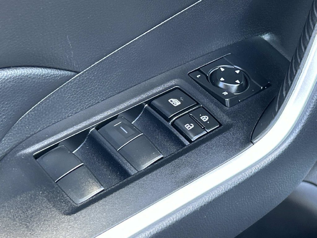 Used 2021 Toyota RAV4 XLE FWD image 22