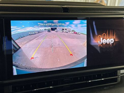 Used 2024 Jeep Wrangler Unlimited AWD/4WD image 19