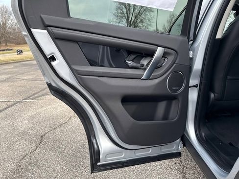 Used 2025 Land Rover Discovery Sport S image 15