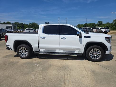 Used 2024 GMC Sierra 1500 Denali w/ Technology Package AWD/4WD image 4