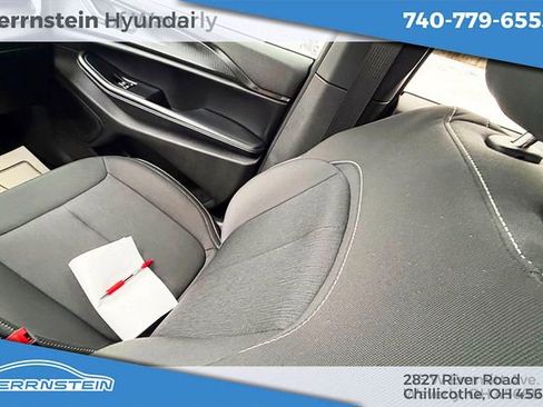 Used 2025 Jeep Grand Cherokee Laredo X AWD/4WD image 11