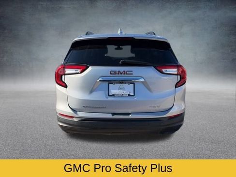 Used 2022 GMC Terrain SLE w/ Driver Convenience Package image 4