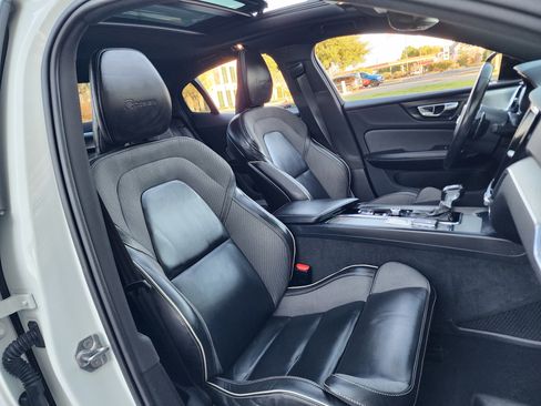 Used 2019 Volvo S60 T6 R-Design image 14