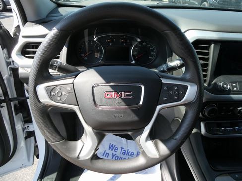 Certified 2023 GMC Acadia SLE w/ Driver Convenience Package image 4