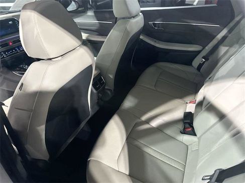 Used 2022 Hyundai Sonata Limited w/ Preferred Accessory Package image 30