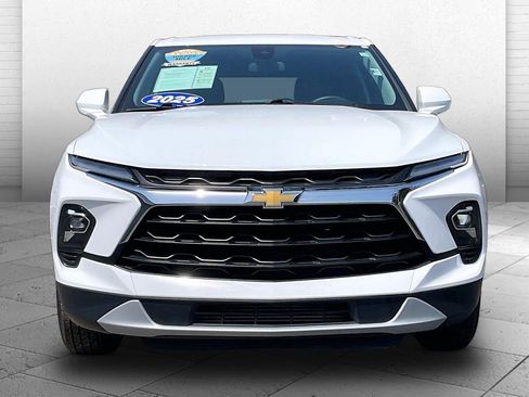 Used 2025 Chevrolet Blazer LT FWD image 2