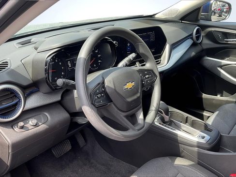 Used 2024 Chevrolet Trax LS w/ LS Convenience Package image 14