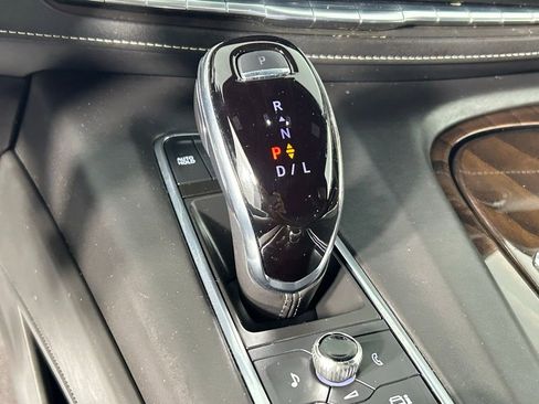 Used 2021 Cadillac Escalade ESV Premium Luxury Platinum image 27