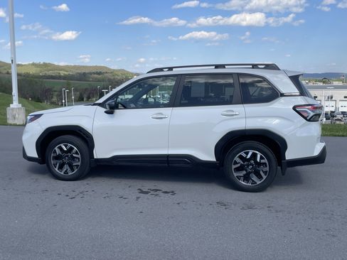 Certified 2025 Subaru Forester Premium AWD/4WD image 7