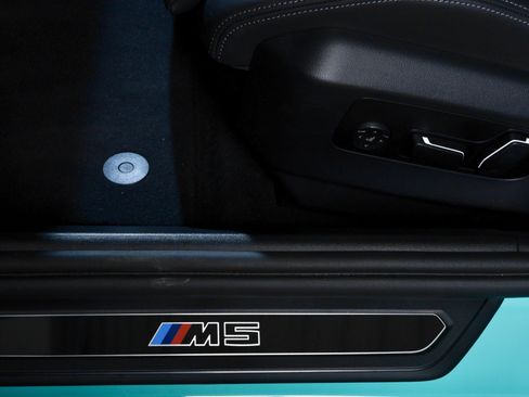 Used 2025 BMW M5 w/ Carbon Package image 25