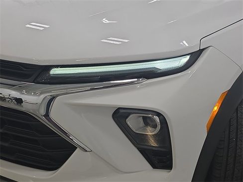 Used 2025 Chevrolet TrailBlazer LT w/ Driver Confidence Package image 29