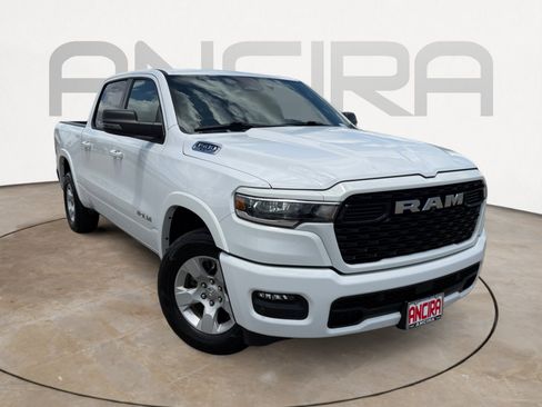 Used 2025 RAM 1500 Big Horn AWD/4WD image 4