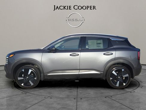 New 2025 Nissan Kicks SR image 2