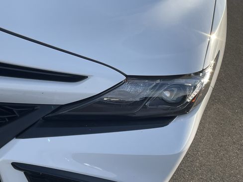 Used 2024 Toyota Camry SE image 10