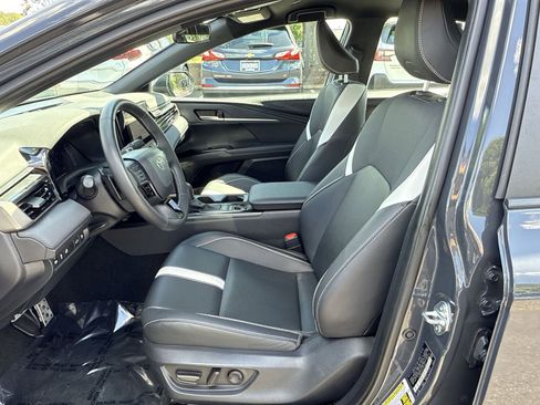 Used 2025 Toyota Camry SE FWD image 13