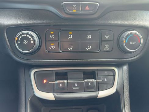 Used 2024 GMC Terrain SLE image 18