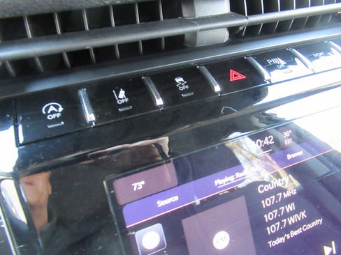 Used 2023 Jeep Grand Cherokee L Laredo image 33