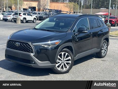 Used 2025 Toyota Corolla Cross XLE image 1