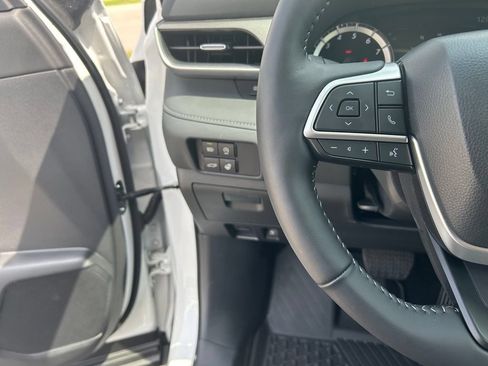 Used 2026 Toyota Highlander AWD image 18