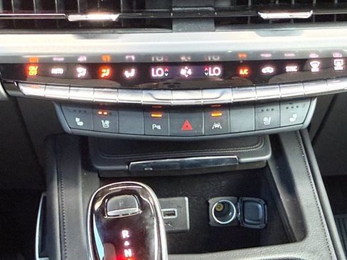 Certified 2024 Cadillac XT4 Sport FWD image 4