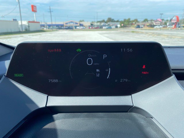 Certified 2025 Toyota Prius FWD image 6