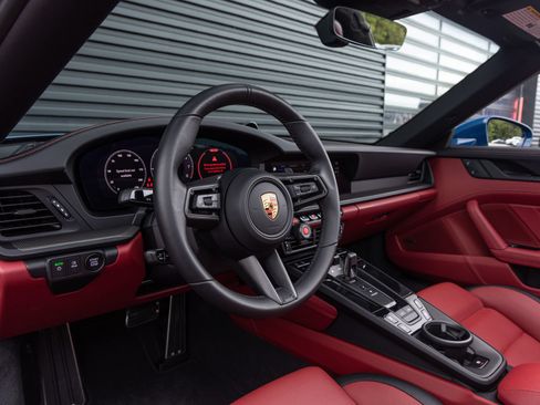 Certified 2025 Porsche 911 Targa 4 GTS AWD/4WD image 4