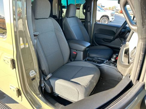 New 2025 Jeep Gladiator Sport image 23