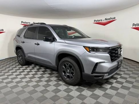 Certified 2025 Honda Pilot TrailSport image 1