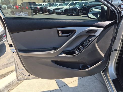 Used 2015 Hyundai Elantra SE FWD image 13