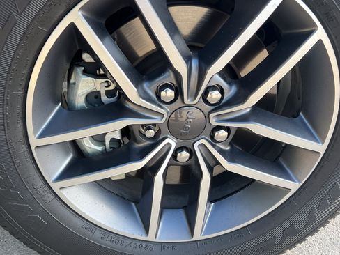 Used 2022 Jeep Grand Cherokee Limited RWD image 12