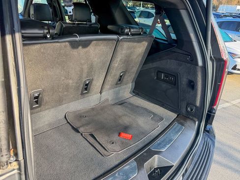 Used 2023 Cadillac Escalade Premium Luxury image 30