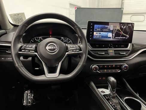 Used 2024 Nissan Altima 2.5 SR w/ SR Premium Package image 5