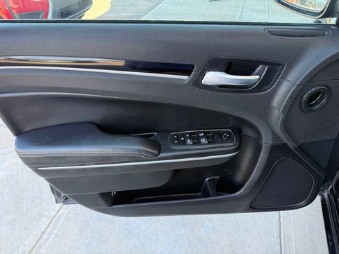 Used 2023 Chrysler 300 S RWD image 9