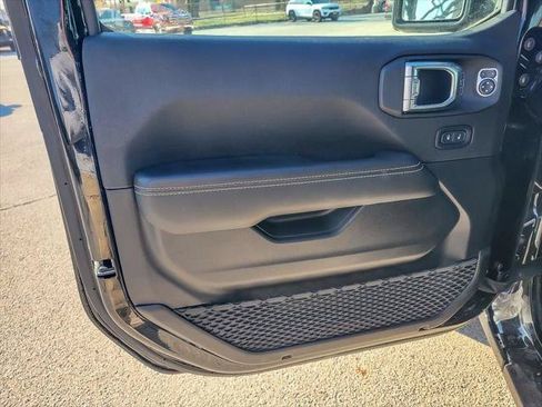 Certified 2025 Jeep Wrangler Unlimited Sahara w/ Safety Group AWD/4WD image 19