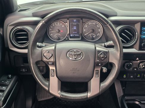 Used 2019 Toyota Tacoma TRD Off-Road w/ Technology Package image 17