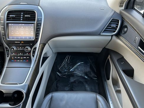 Used 2019 Lincoln Nautilus Reserve image 34