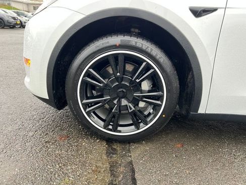 Used 2023 Tesla Model Y Long Range image 29