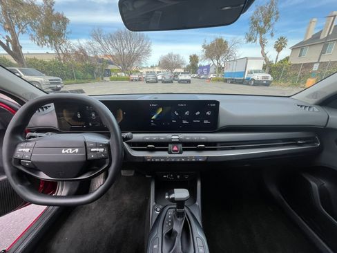 Used 2025 Kia K4 LXS image 32