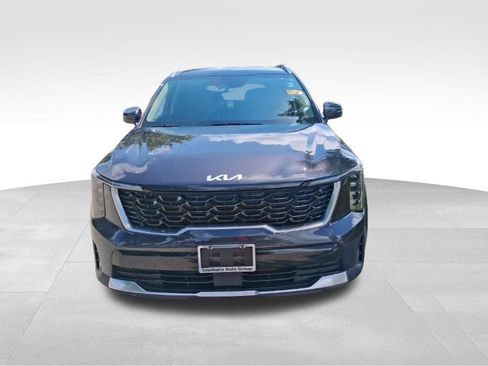 Certified 2025 Kia Sorento S FWD image 9